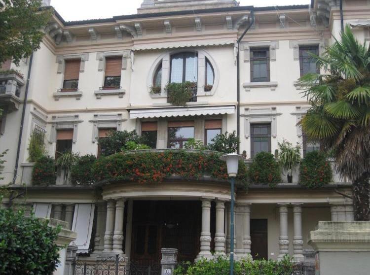 Stylish Penthouse Apartment In Venice Lido, 10 Minutes From Saint Marks Square Lido di Venezia Exterior photo
